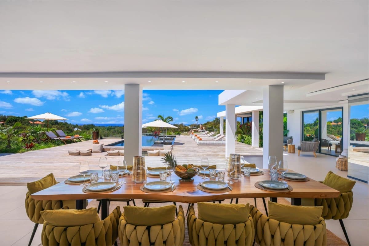 Fine dining at the beach