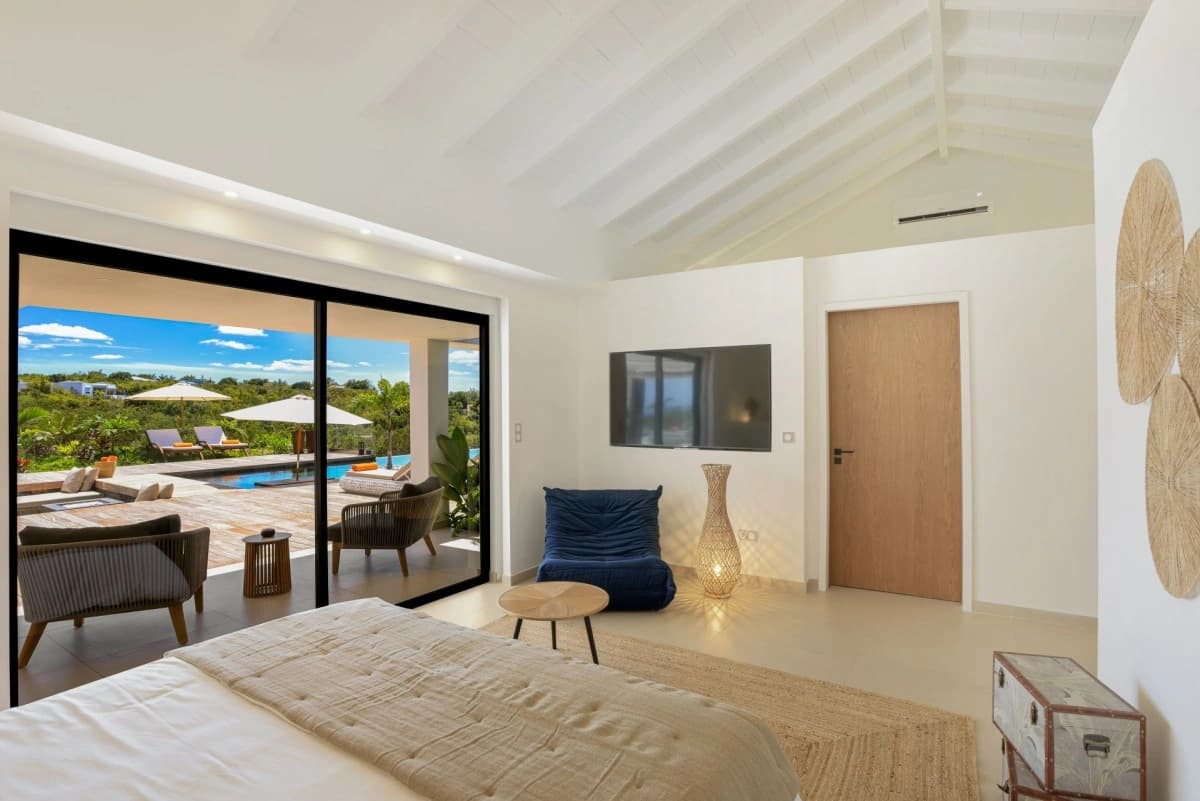 Ocean cliffs in St. Barts