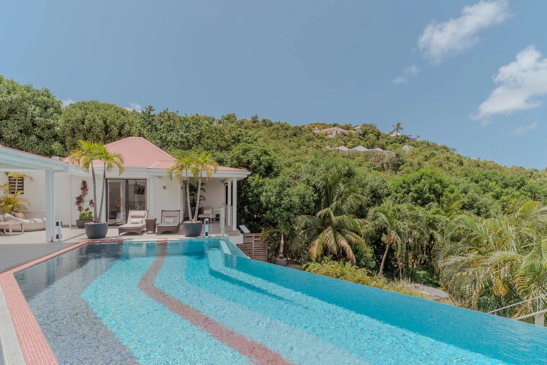Ocean cliffs in St. Barts