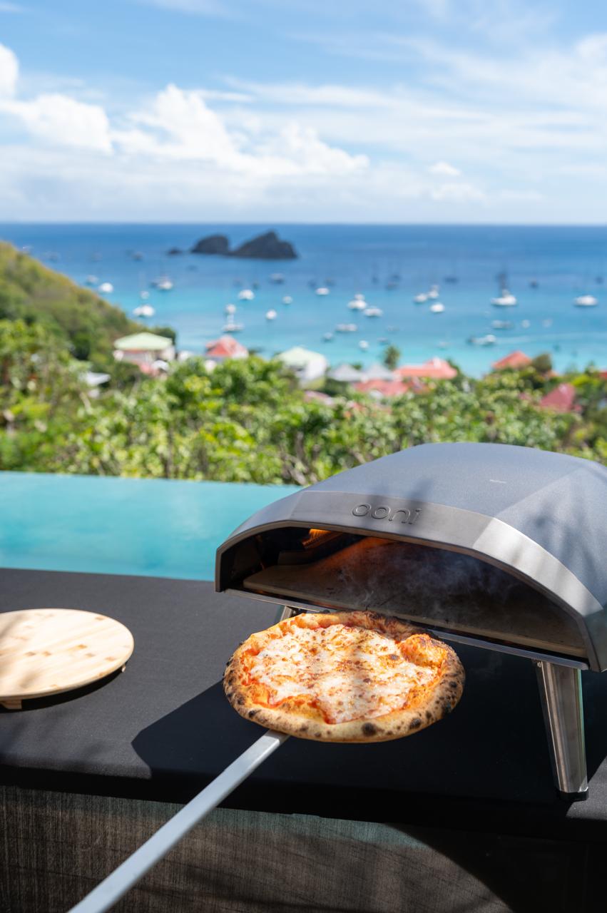 Dining room with city view